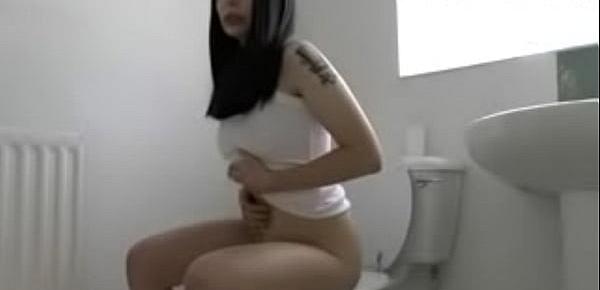  black hair girl pooping 2